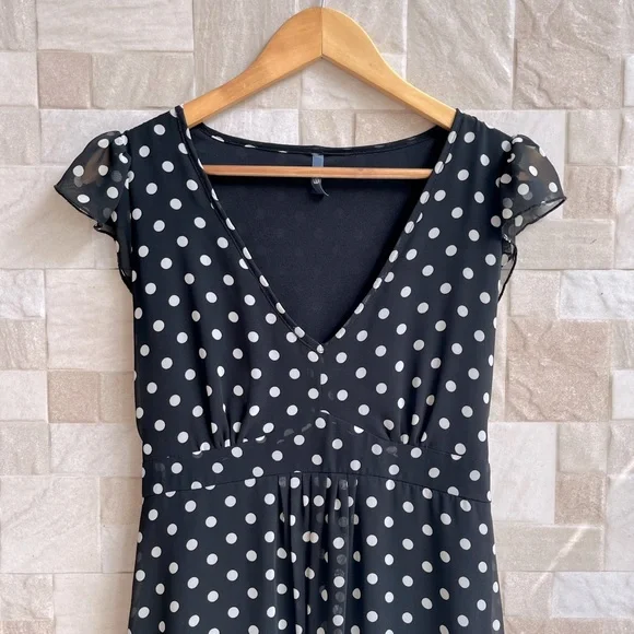 Polka dot frill dress with back tie up - Picture 3 of 4